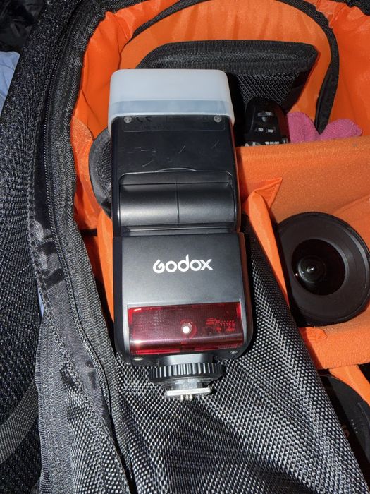 Canon 250d + 3 obiective, blitz Godox, accesorii multe