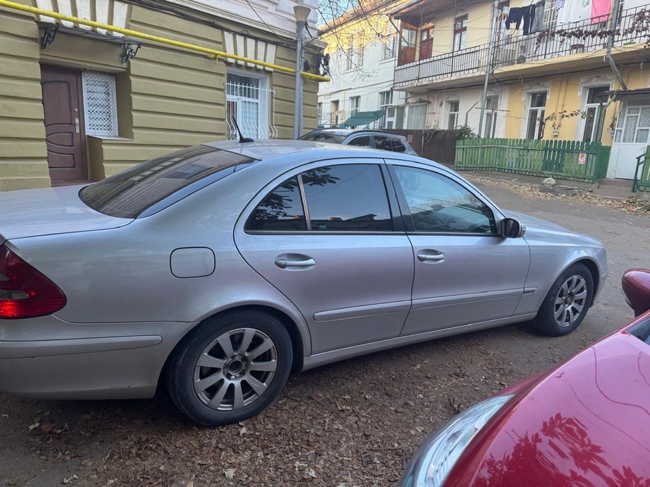 Vand mercedes w211 anul 2006 motor 2.2 150 cp