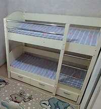 Продается детская 2-х ярусная кровать в отличном состоянии,почти новая