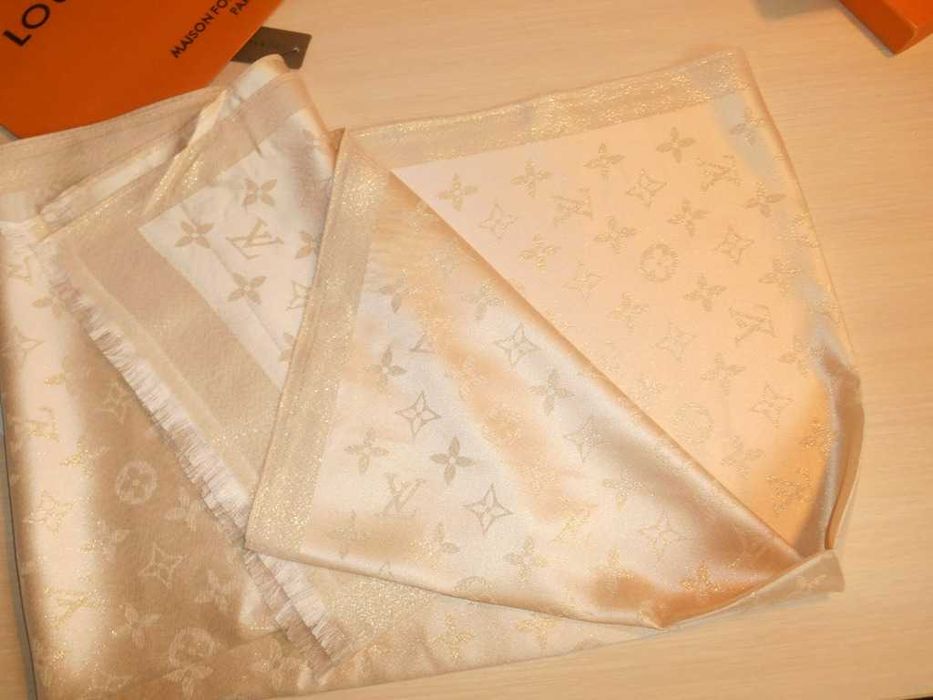 Eșarfă pentru femei Louis Vuitton 054
