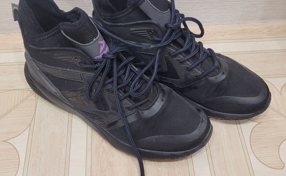 Продам новые кроссовки