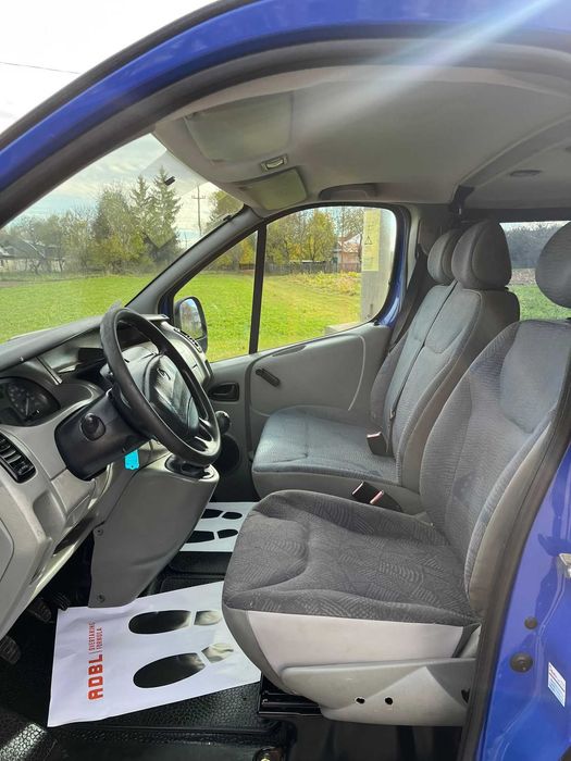 Vand Renault Trafic maxim de lung cu 6 locuri motor 1.9 dci 2007  opel