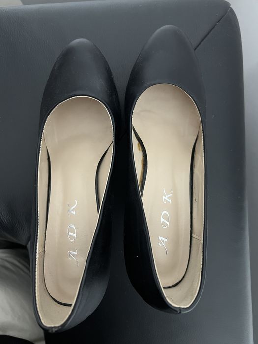 Pantofi cu toc negru