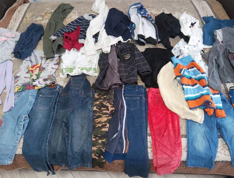 Детская одежда футболки, рубашки, брюки, жилетки и многое другое.