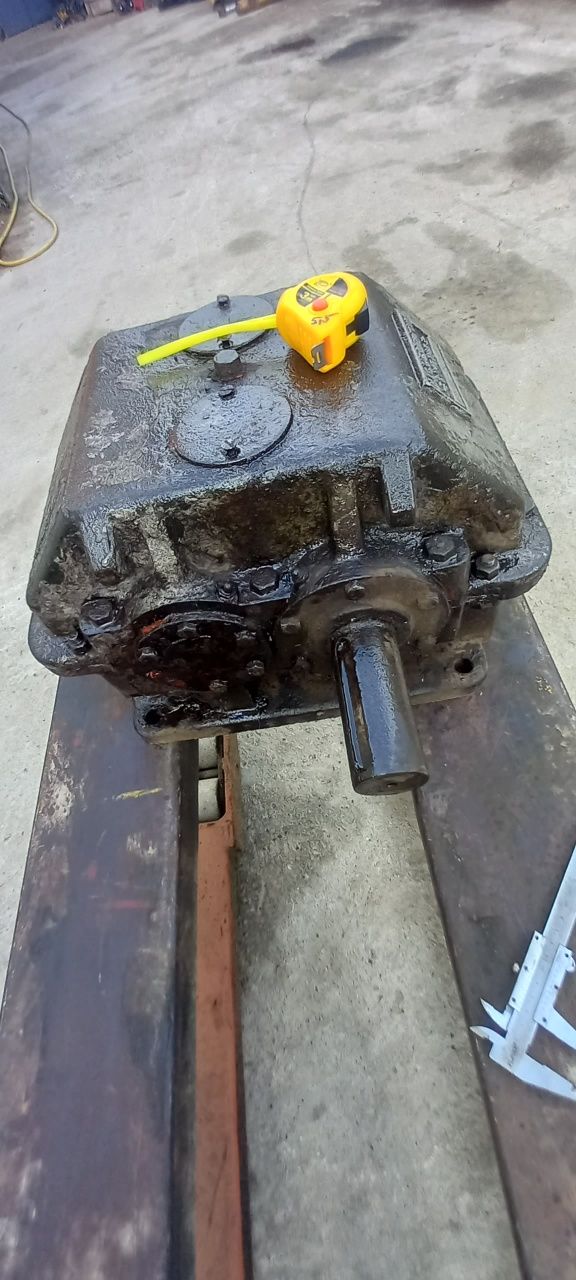 reductor raport 25 la 1 / reductor 110 kg Neptun Câmpina