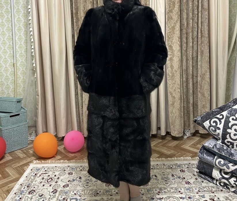 Наьуральный норковый шуба ! Пару раз одевала ! Покупала 580000