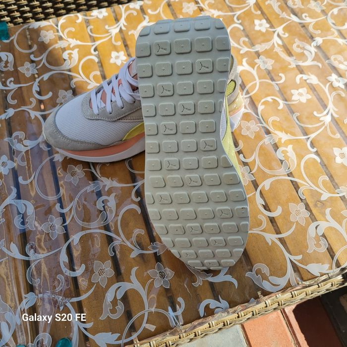Adidas dama Puma