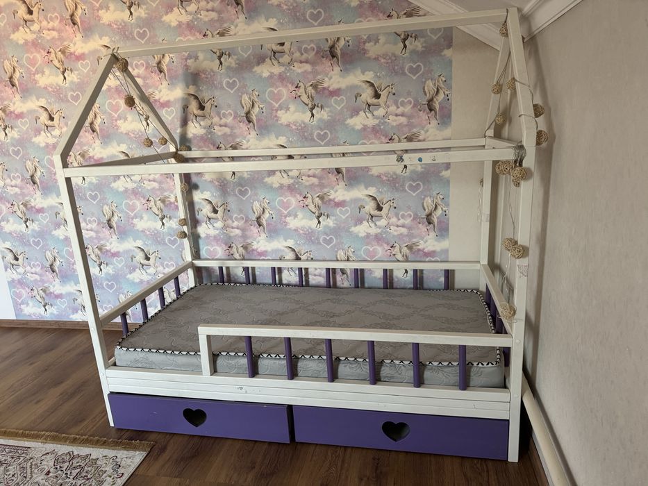 Детская кроватка Домик