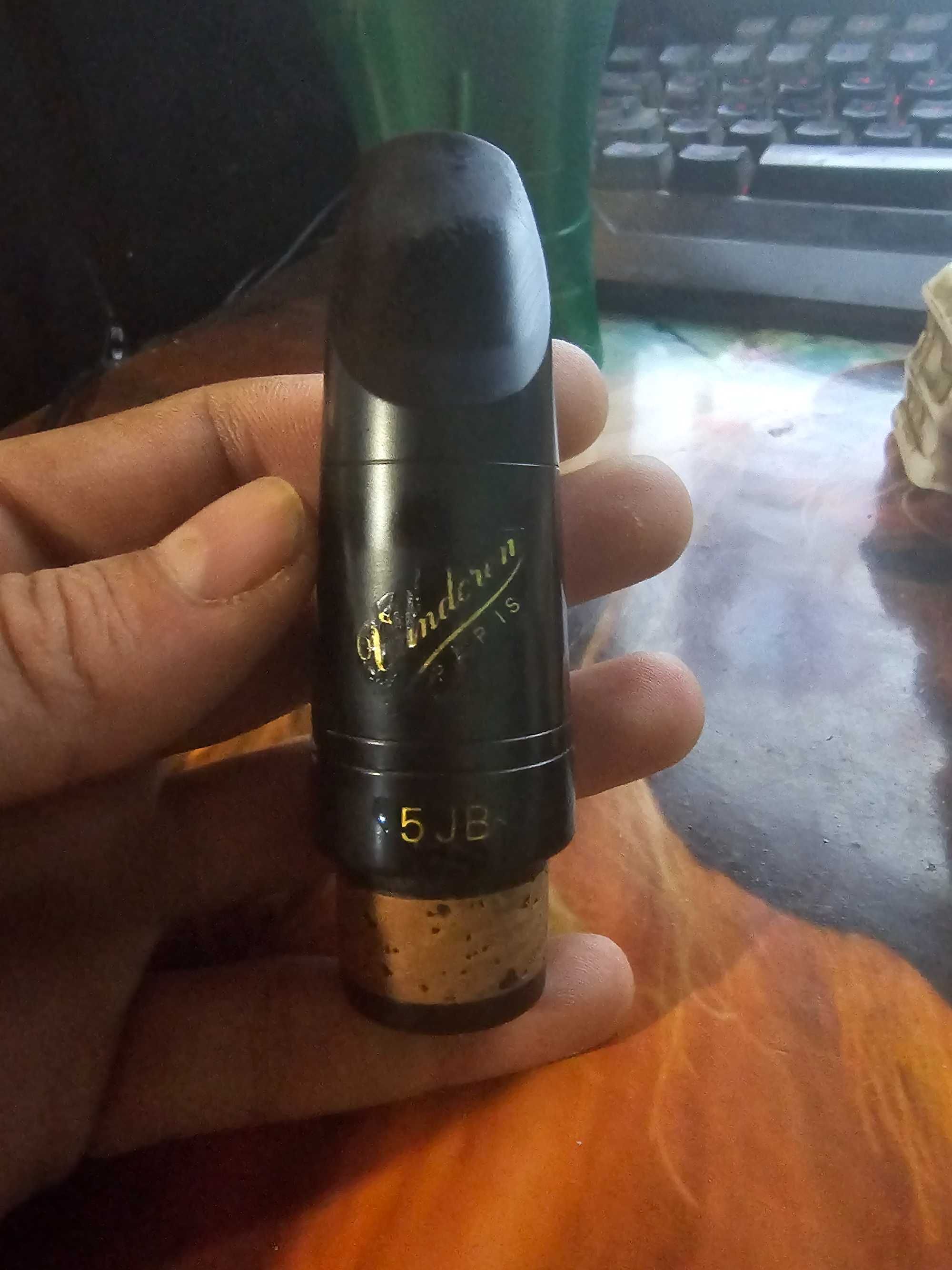 Продавам  мундщук за кларинет