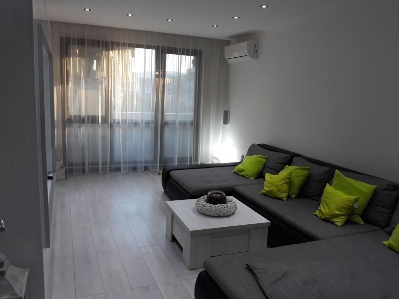 Продава се Тристаен апартамент в София, Красна поляна 3 - 90 кв.м за 2967 €/кв.м - Снимка #1