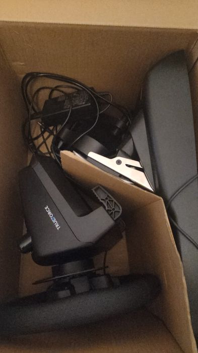 Vând volan cu 3 pedale aluminiu