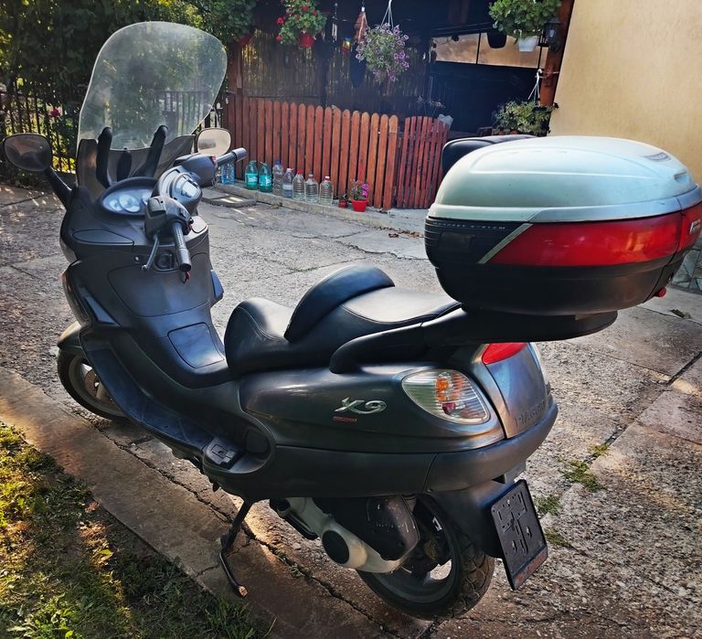 Vând Piaggio X9  acte Italia