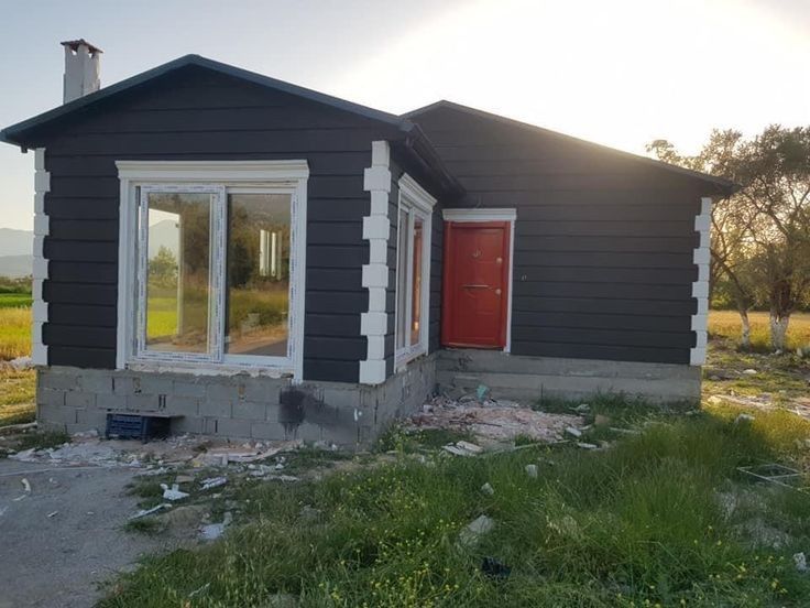 Vand case pe structura metalica învelite cu panouri sandwich 70mp