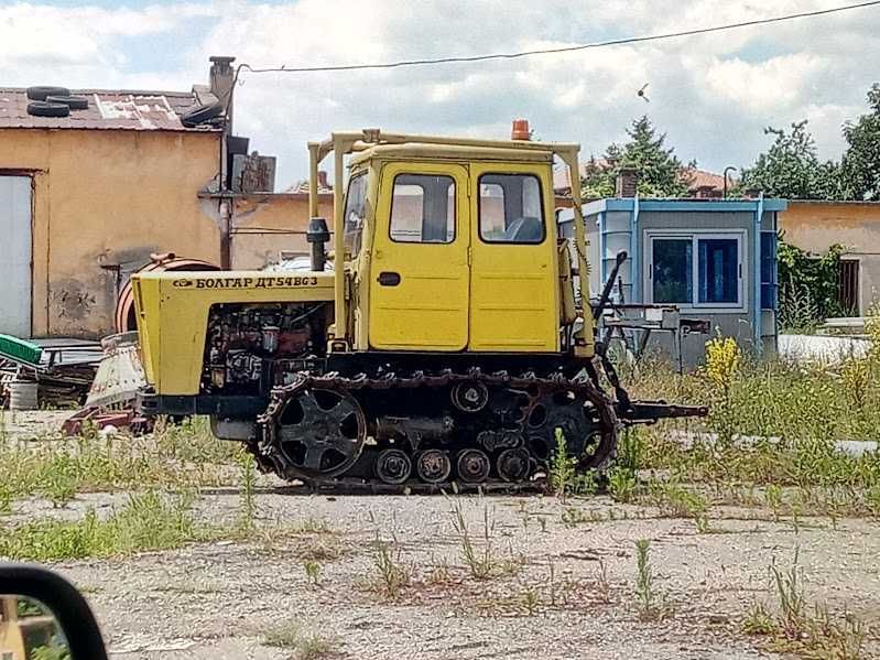 Трактор Т 54 Б в много добро състояние. Цена 3600 евро.