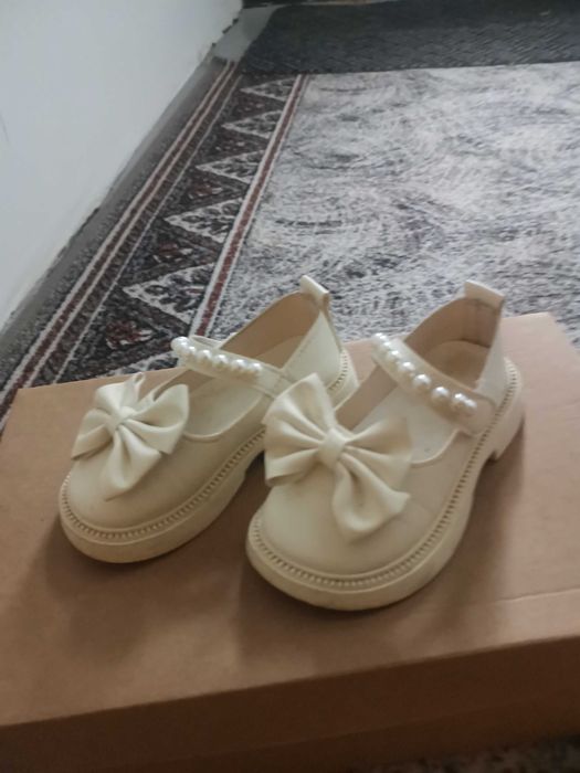 Incalatimnte fetițe