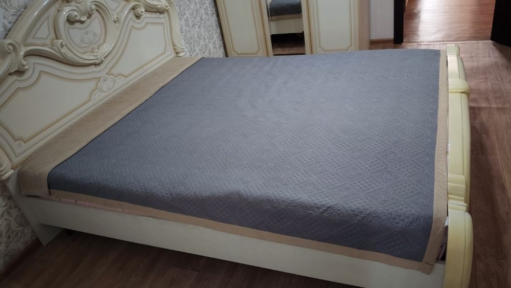 Продам спальный гарнитур