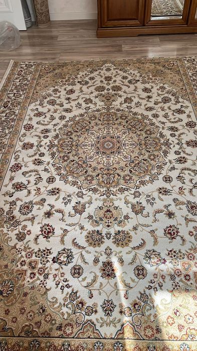 Продам ковёр натуральный 2.5 м на 2.00м