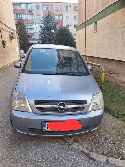 Vând Ford Focus și Opel Meriva