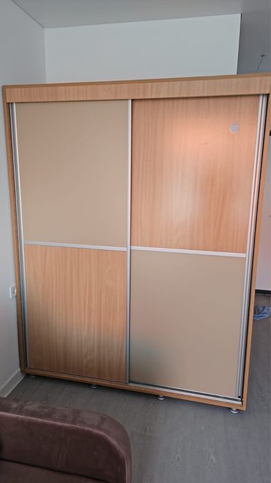 Vand dulap usi glisante stare impecabila