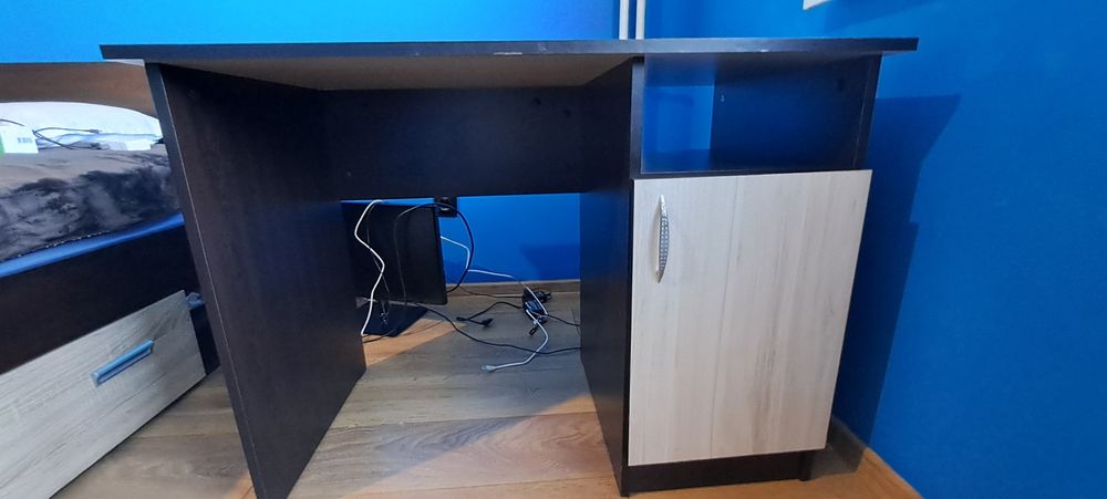 Бюро в цвят венге и астра