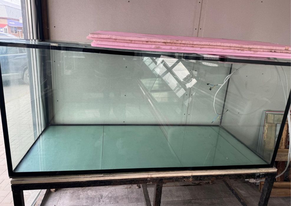 Vand acvariu 500l cu suport inclus