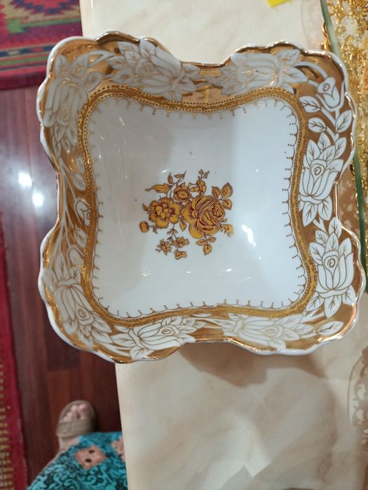 Посуды белые с золотом. ок чинни идиш. oq chinni idish