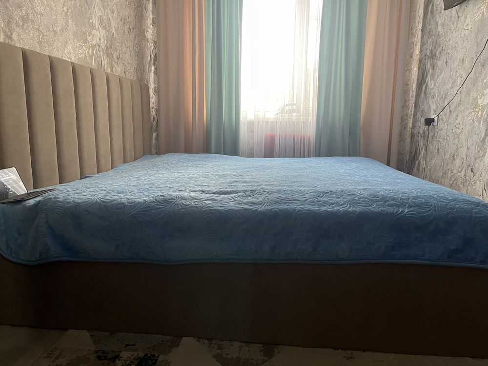 Продам двухспальнюю кровать б/у в отличном состояние.