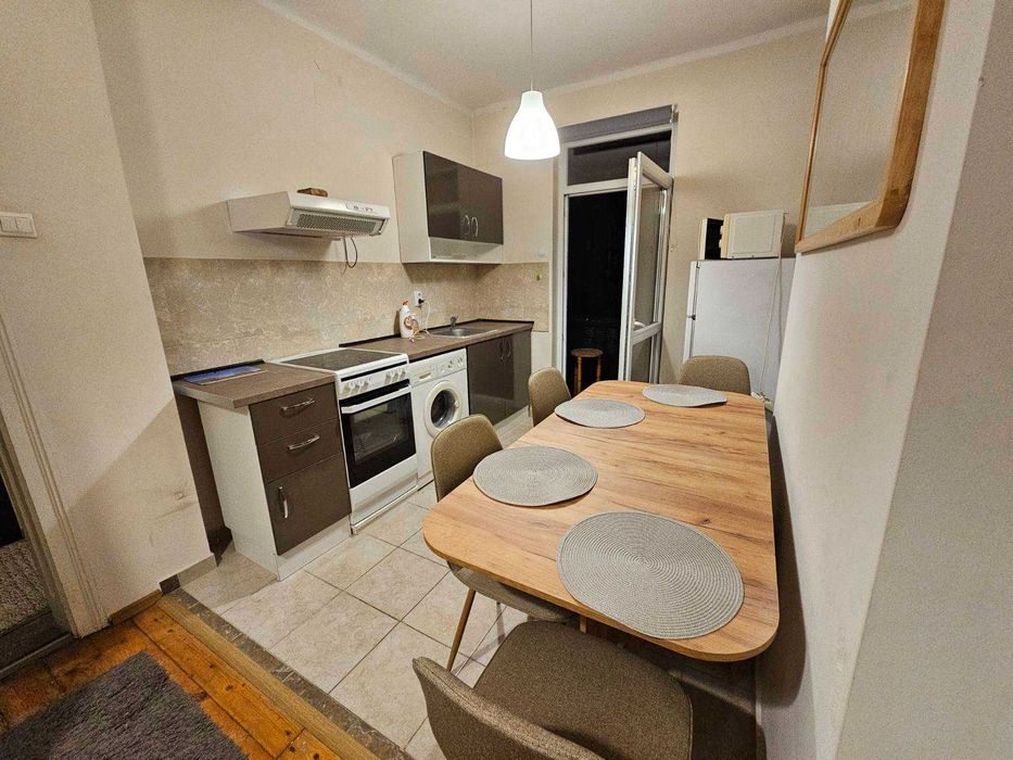 Нощувки - Super Cetral 2BR w/ FREE Parking