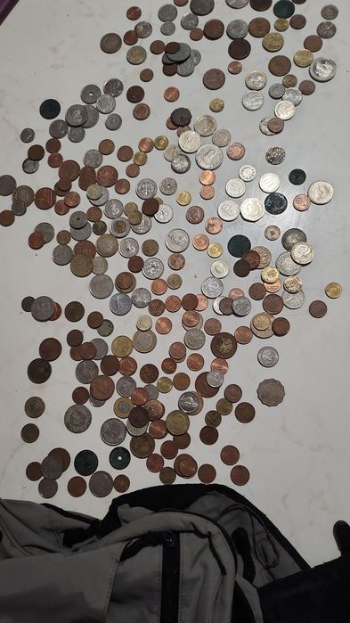 Monede si bacnote de toate felurile