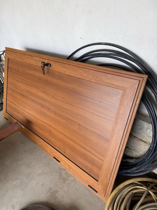 Алуминиева врата златен дъб