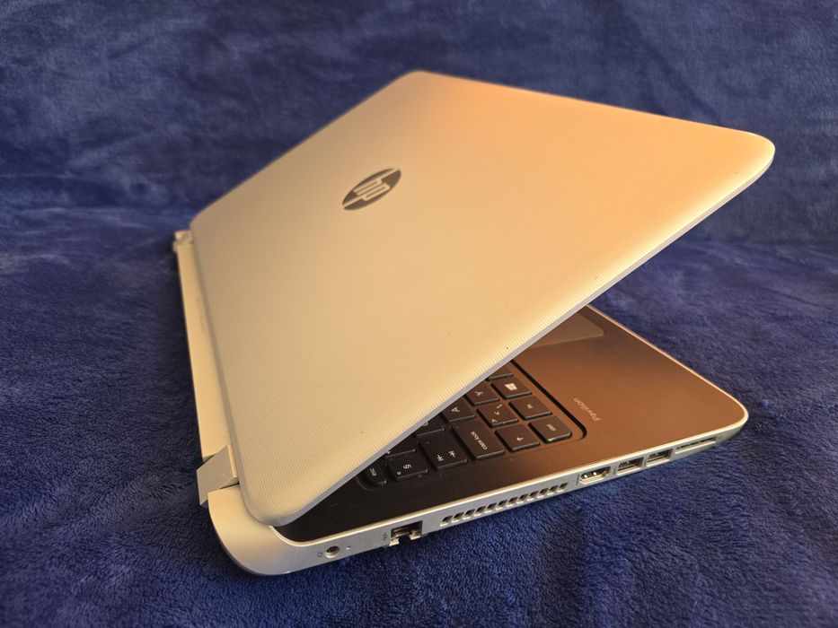 Лаптоп HP Pavilion 15 Notebook PC с чанта и зарядно. Работи отлично