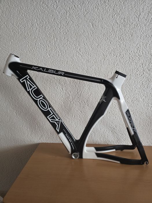 Cadru Kuota carbon-kevlar.
