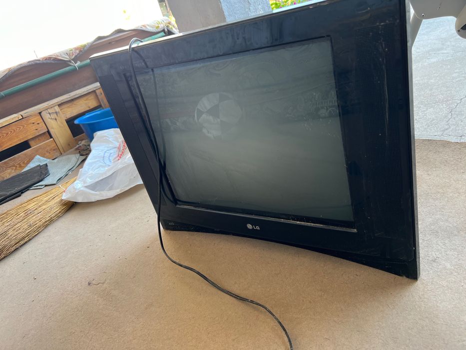 Телевизор LG цветной