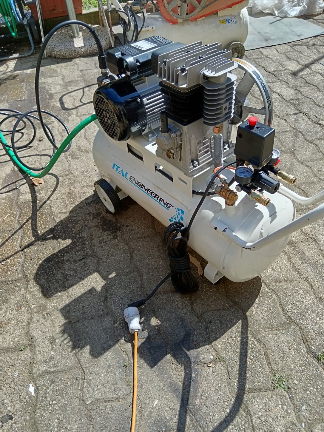 Compresor cu pompă de spalat