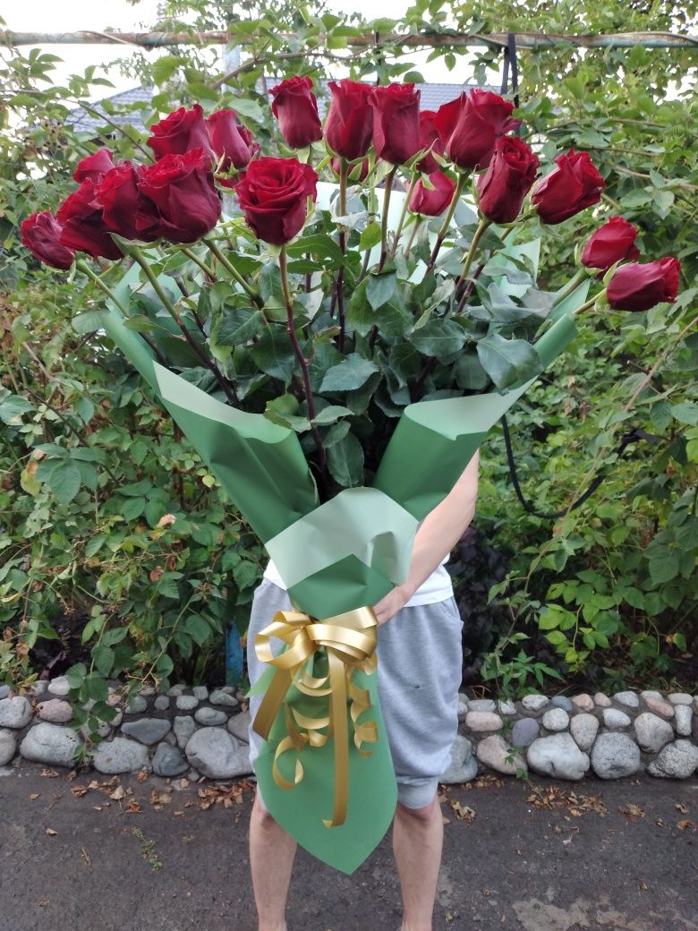Метровые голландские розы, букет цветов