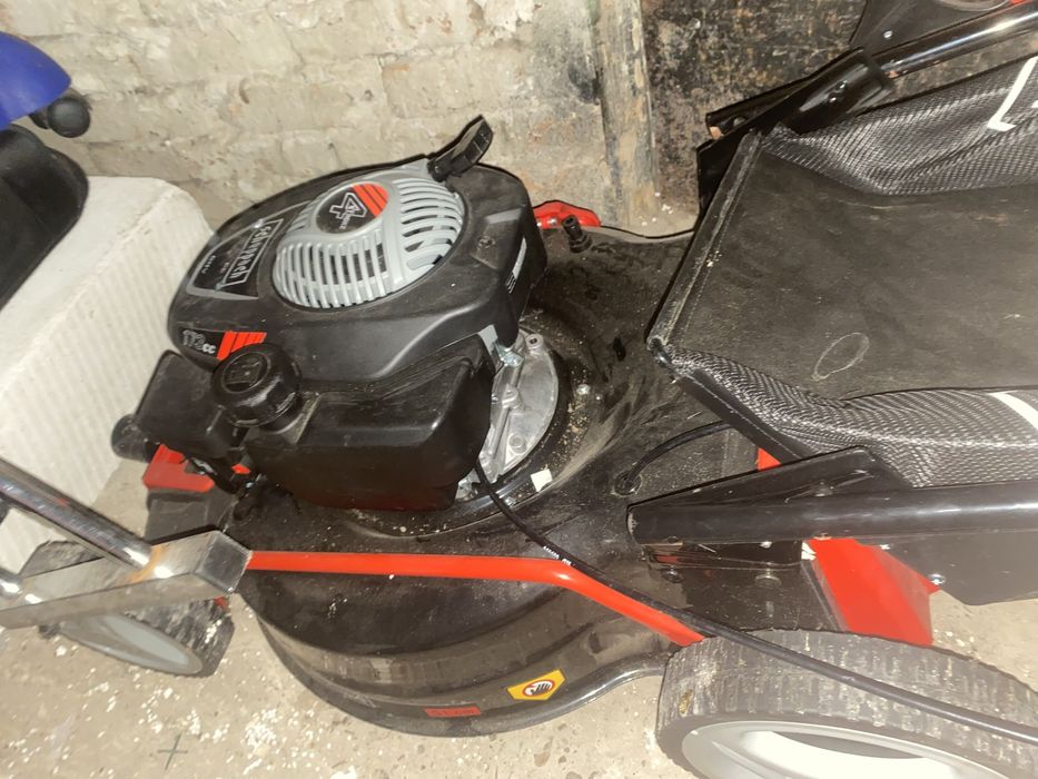 Masina de tuns iarba