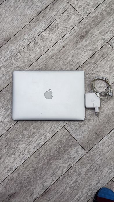 MacBook Air 13" A1466 cu display defect + incarcator original