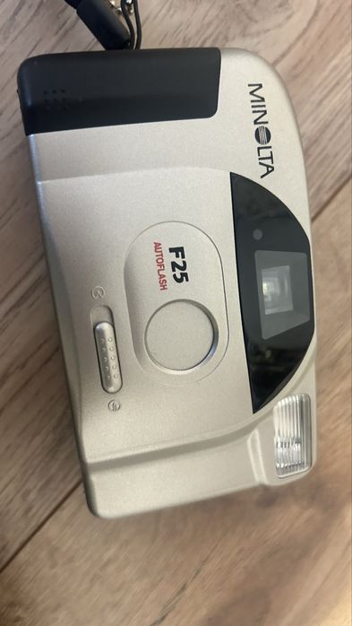 Aparat foto pe film Minolta F25