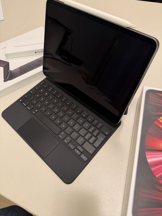 Ipad pro 11” M1 256 gb + Magic keyboard + Apple Pencil