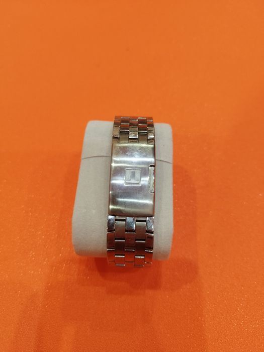 Продавам часовник Tissot