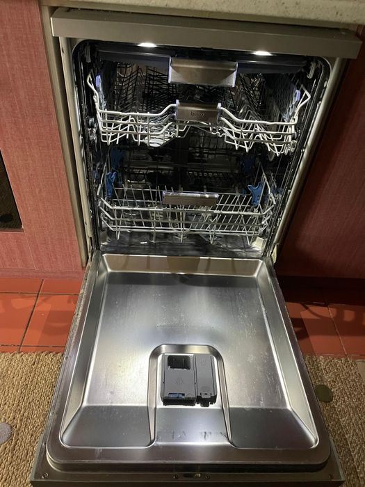 Masina de spalat vase Beko ProSmartInverter, 60x60x85 cm, putin defect