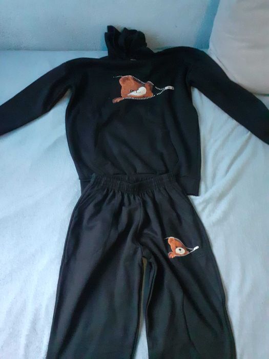 2 броя дамски екипи