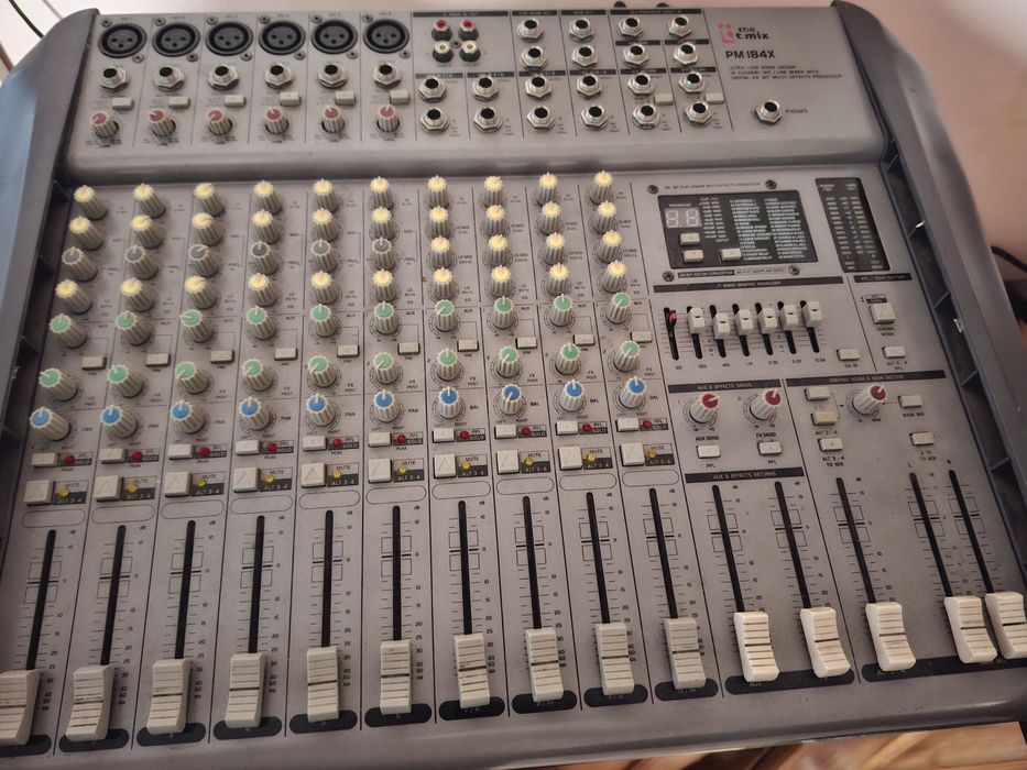 Power mixer смесителен пулт