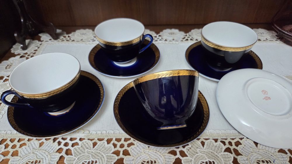 Чашки , тарелки.