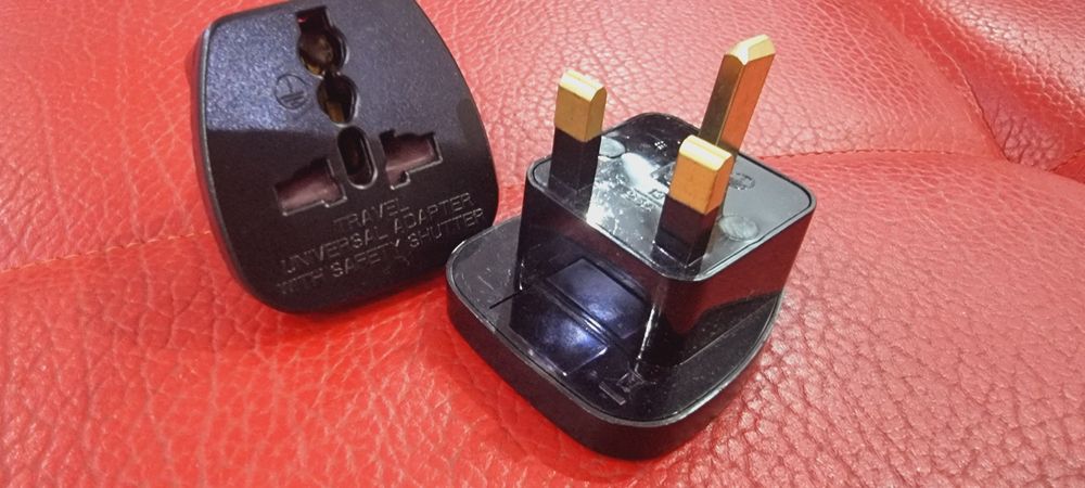 Adaptor Uk . SUA,India  priza perete