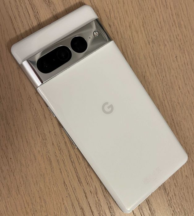 Vând telefon privat confidențial