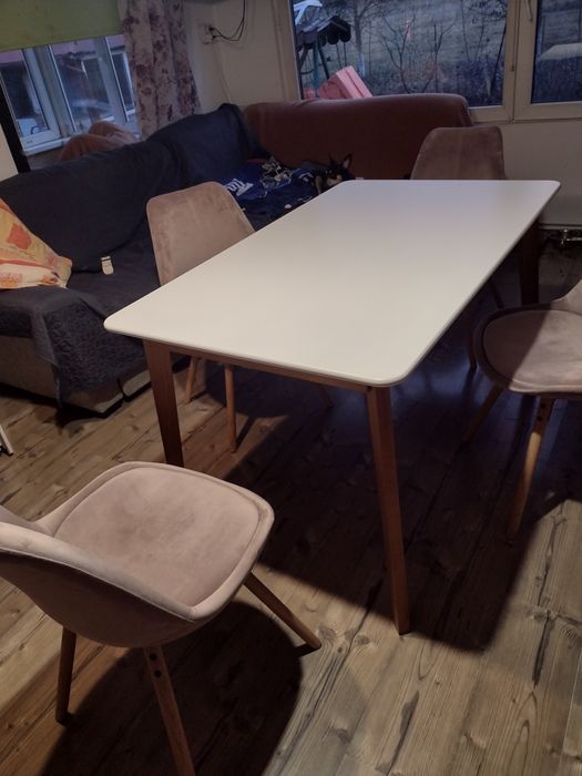 Masa de bucatarie noua cu 4 scaune noi,.