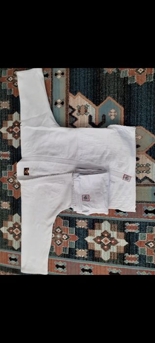 Продам кимоно для дзюдо. Есть белое и синее