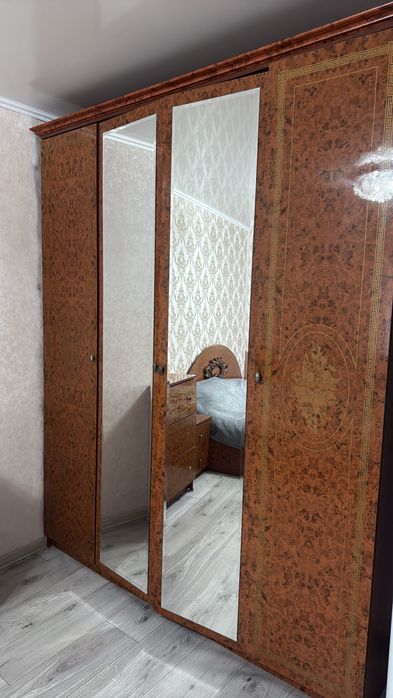 Продам большой шкаф