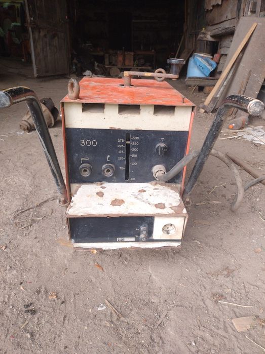 Vând aparat de sudura SI grup ARO 9/36 preț la tel.1100,.aparatul